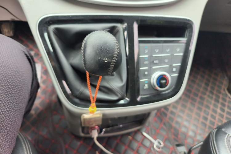 Used JAC Refine M4 2017 1.9T Diesel Manual Comfort Model Gear Lever
