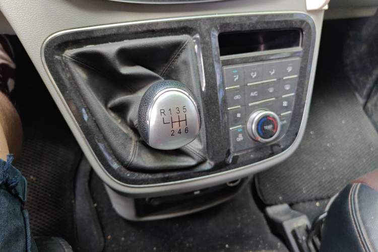 Used JAC Refine M4 2017 1.9T Diesel Manual Luxury Model Gear Lever