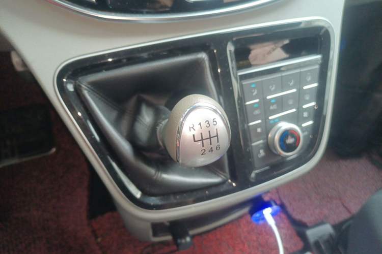 Used JAC Refine M4 2017 1.9T Diesel Manual Luxury Model Gear Lever