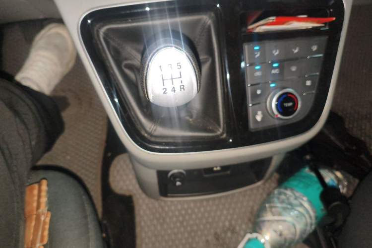 Used JAC Refine M4 2017 2.0T Manual Comfort Version Gear Lever