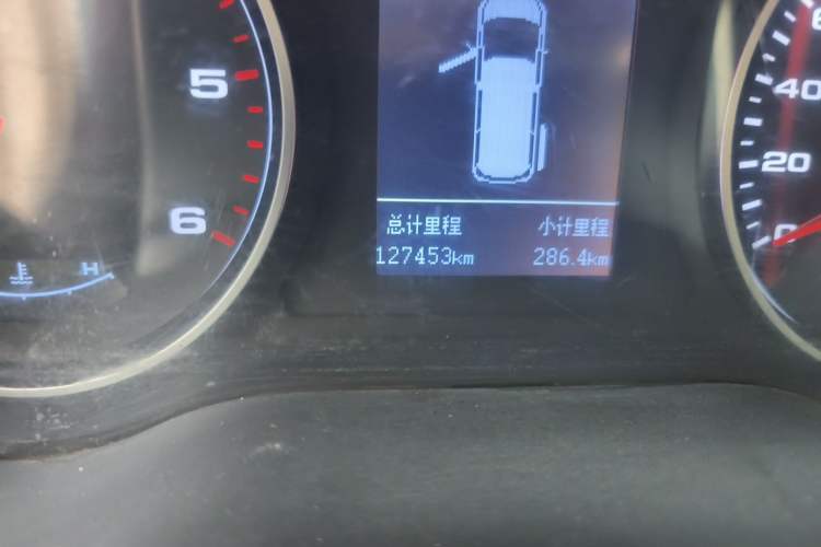 Used JAC Refine M4 2017 1.9T Diesel Manual Comfort Model Odometer Close Up