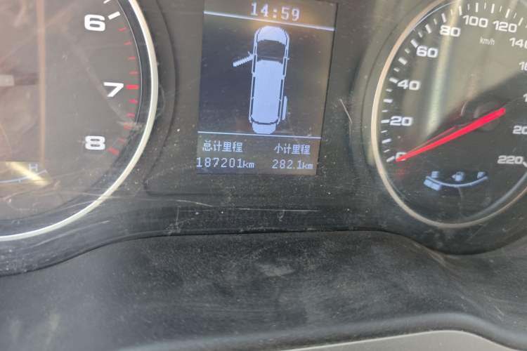 Used JAC Refine M4 2017 2.0T Manual Comfort Version Odometer Close Up