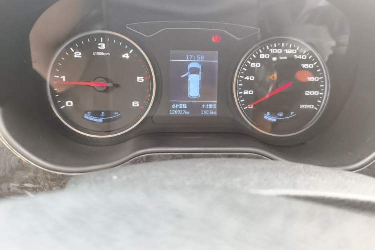 Used JAC Refine M4 2017 1.9T Diesel Manual Luxury Model Odometer Close Up