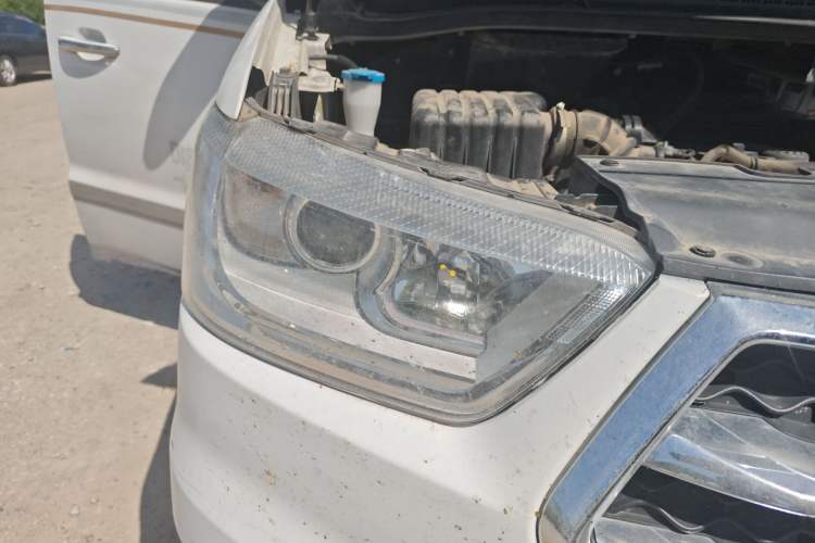 Used JAC Refine M4 2017 2.0T Manual Comfort Version Right Front Headlight