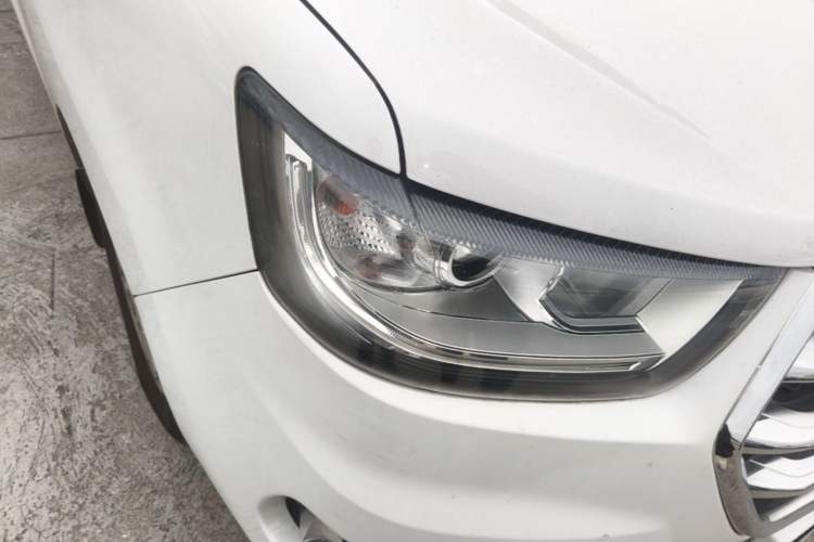 Used JAC Refine M4 2017 2.0T Manual Luxury Version Right Front Headlight