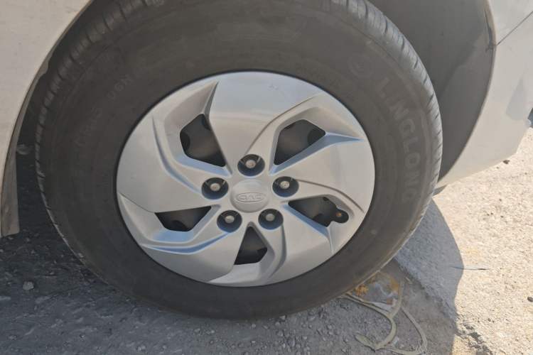 Used JAC Refine M4 2017 2.0T Manual Comfort Version Right Front Wheel Hub