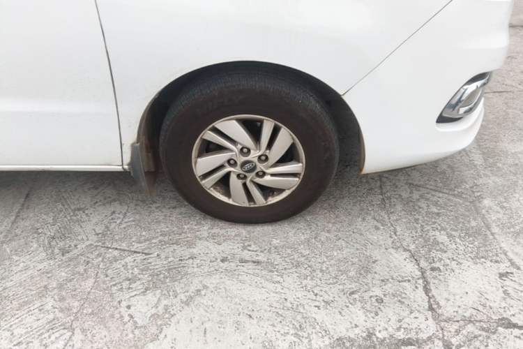 Used JAC Refine M4 2017 2.0T Manual Luxury Version Right Front Wheel Hub