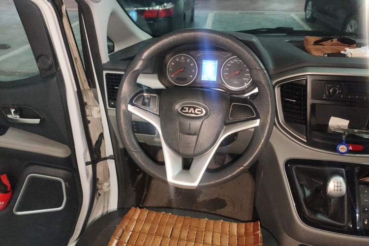 Used JAC Refine M4 2017 2.0T Manual Comfort Version Steering Wheel