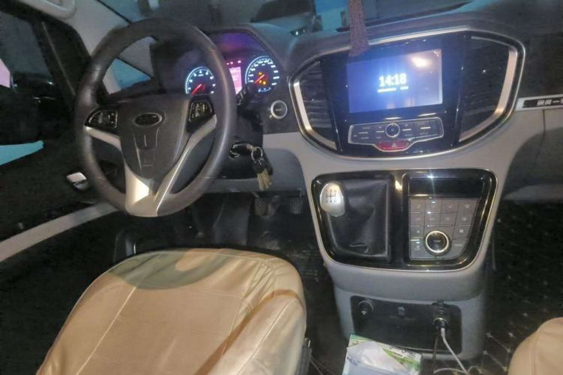 Used JAC Refine M4 2018 2.0L Manual Express Version Center Console