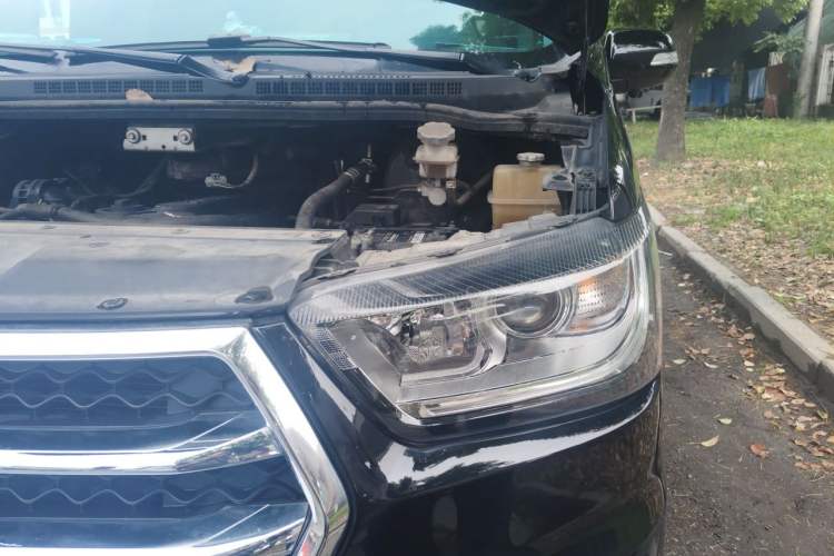 Used JAC Refine M4 2018 2.0T DCT Executive Edition Engine Bay Left