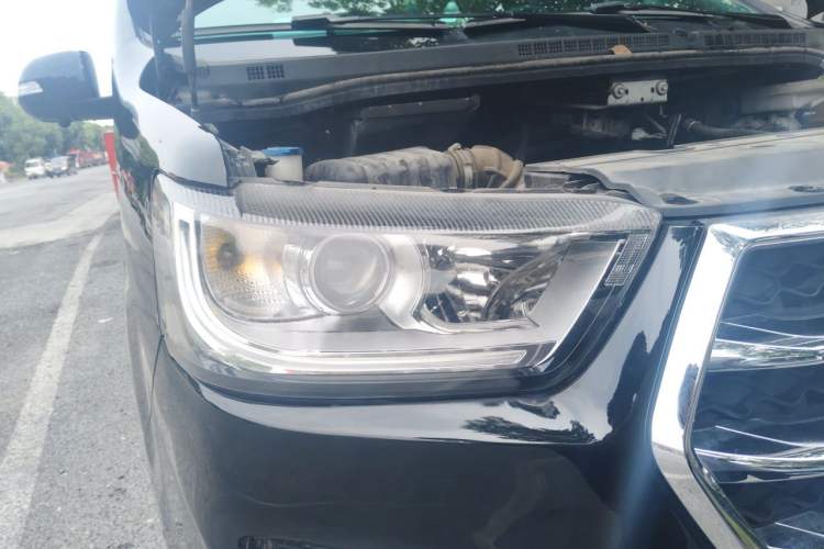 Used JAC Refine M4 2018 2.0T DCT Executive Edition Engine Bay Right
