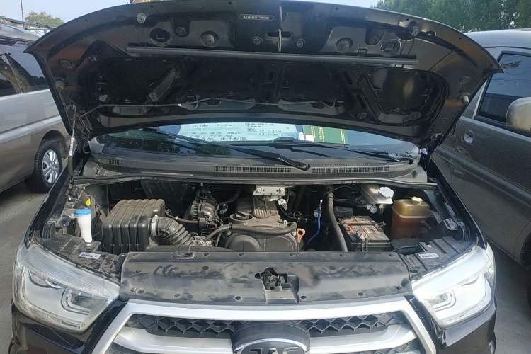 Used JAC Refine M4 2018 2.0L Manual Express Version Engine Bay