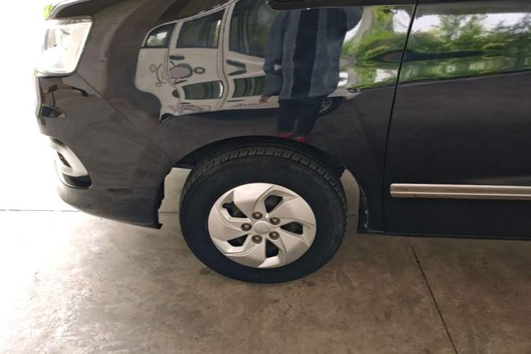 Used JAC Refine M4 2018 2.0L Manual Express Version Exterior 4