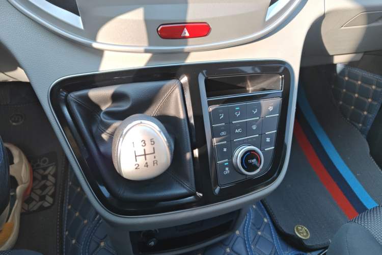 Used JAC Refine M4 2018 2.0L Manual Express Version Gear Lever