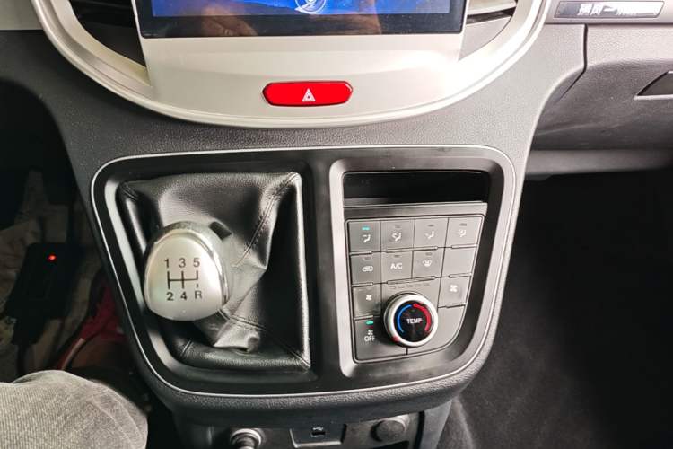 Used JAC Refine M4 2018 2.0L Manual Express Version Gear Lever