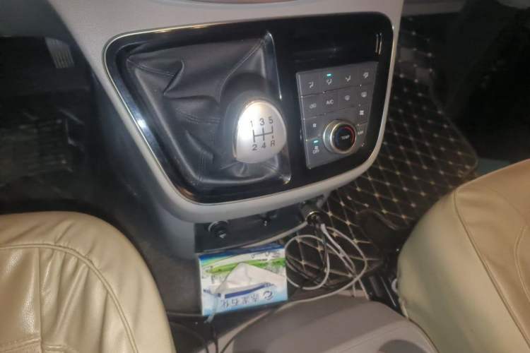 Used JAC Refine M4 2018 2.0L Manual Express Version Gear Lever