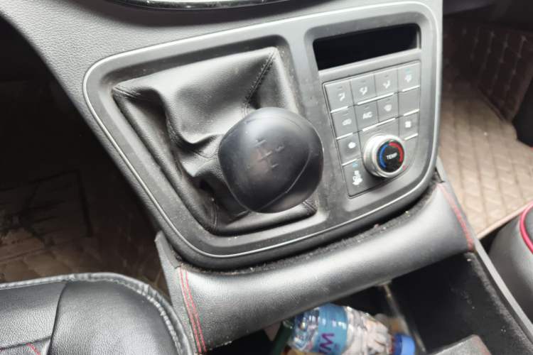 Used JAC Refine M4 2018 2.0L Manual Express Version Gear Lever
