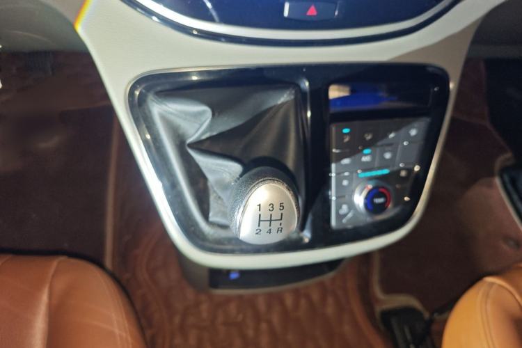 Used JAC Refine M4 2018 2.0L Manual Express Version Gear Lever