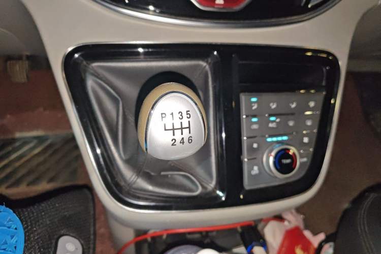 Used JAC Refine M4 2018 Business Edition 1.5T Manual Luxury Model Gear Lever