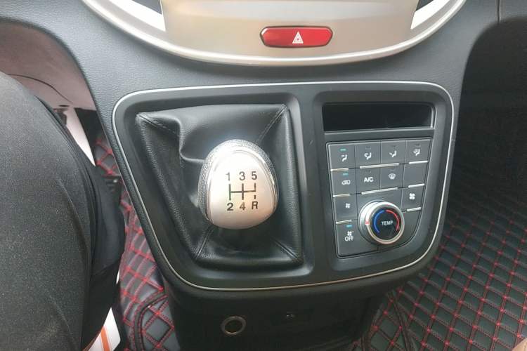 Used JAC Refine M4 2018 2.0L Manual Express Version Gear Lever