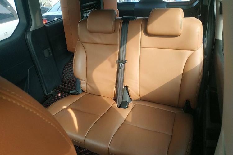 Used JAC Refine M4 2018 2.0L Manual Express Version Interior 4