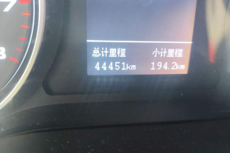 Used JAC Refine M4 2018 2.0T DCT Executive Edition Odometer Close Up