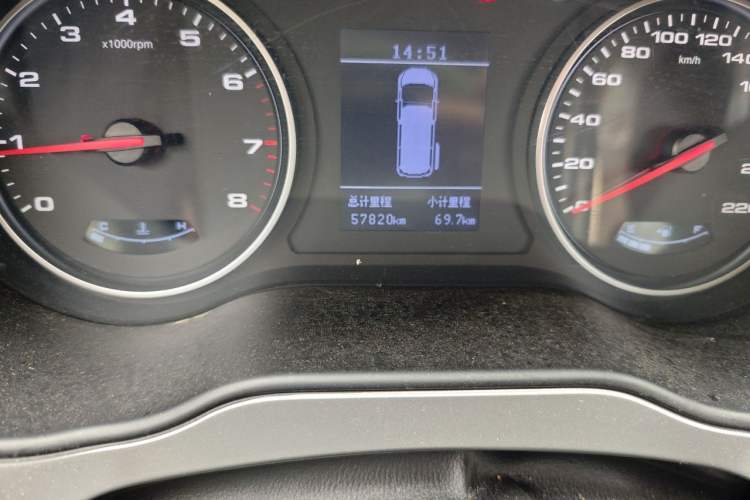 Used JAC Refine M4 2018 2.0L Manual Express Version Odometer Close Up