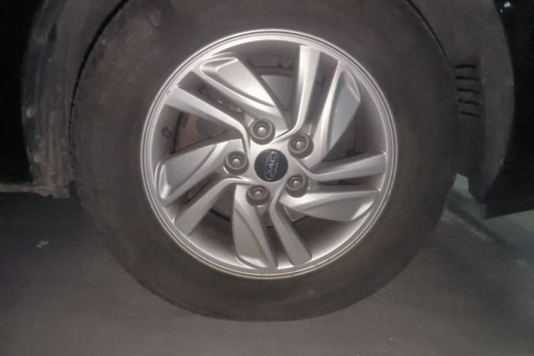Used JAC Refine M4 2018 2.0L Manual Express Version Right Front Wheel Hub