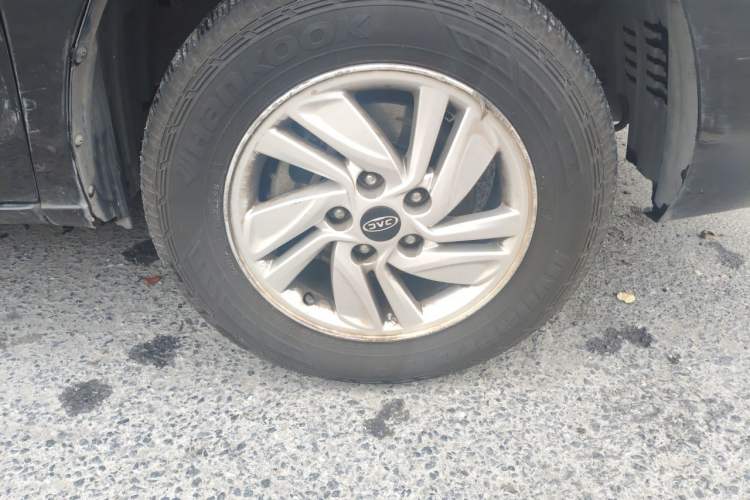 Used JAC Refine M4 2018 2.0T DCT Executive Edition Right Front Wheel Hub