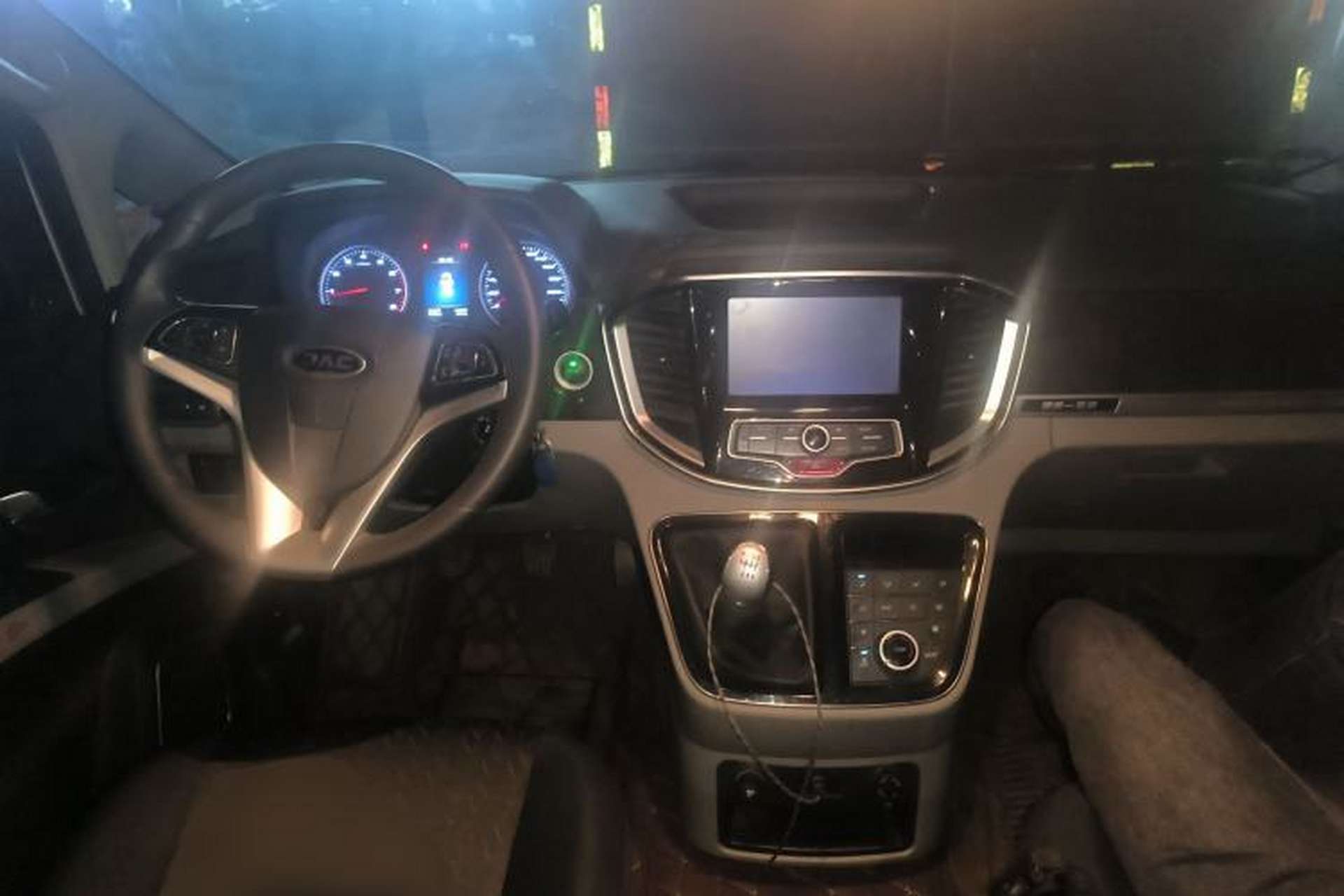 Used JAC Refine M4 2018 1.5T Manual Hybrid Luxury Version Center Console
