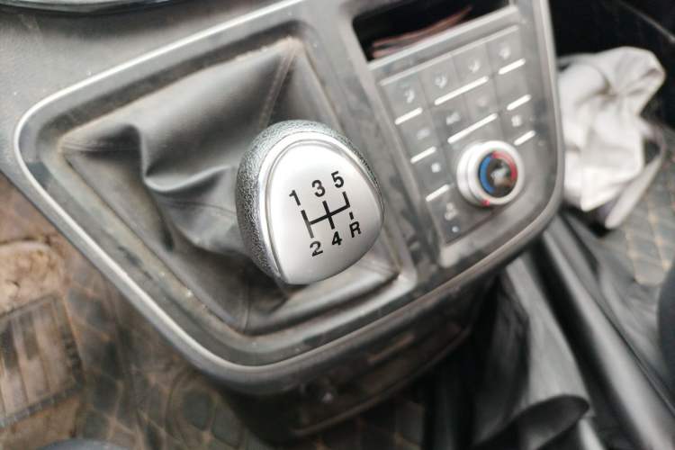 Used JAC Refine M4 2018 2.0L Manual Express Version Gear Lever