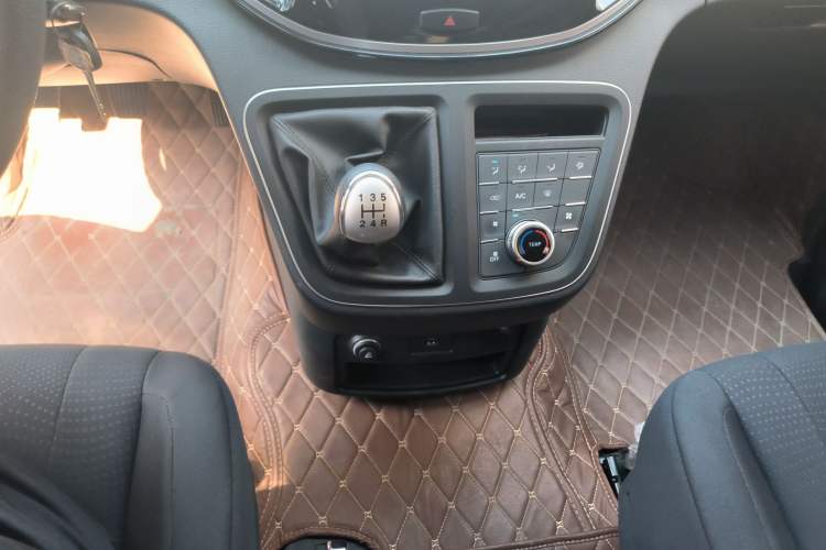 Used JAC Refine M4 2018 2.0L Manual Express Version Gear Lever