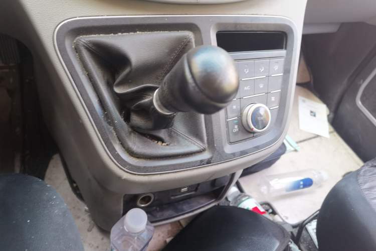Used JAC Refine M4 2018 2.0L Manual Express Version Gear Lever