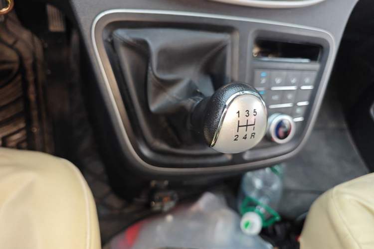 Used JAC Refine M4 2018 2.0L Manual Express Version Gear Lever