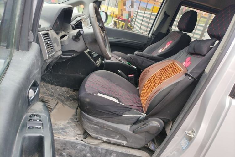 Used JAC Refine M4 2018 2.0L Manual Express Version Interior 3