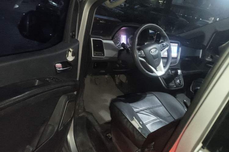 Used JAC Refine M4 2018 2.0L Manual Express Version Interior 3