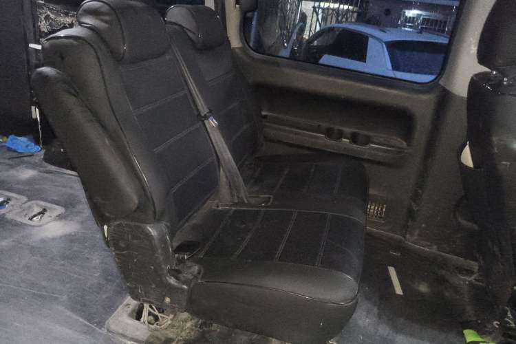 Used JAC Refine M4 2018 2.0L Manual Express Version Interior 4