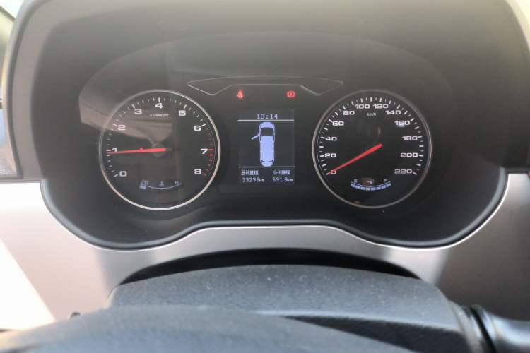 Used JAC Refine M4 2018 2.0L Manual Express Version Odometer Close Up