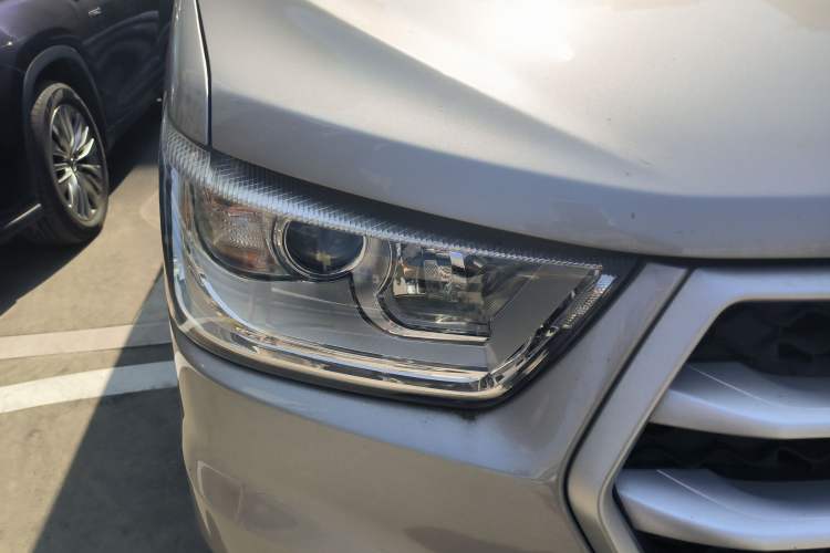 Used JAC Refine M4 2018 2.0L Manual Express Version Right Front Headlight