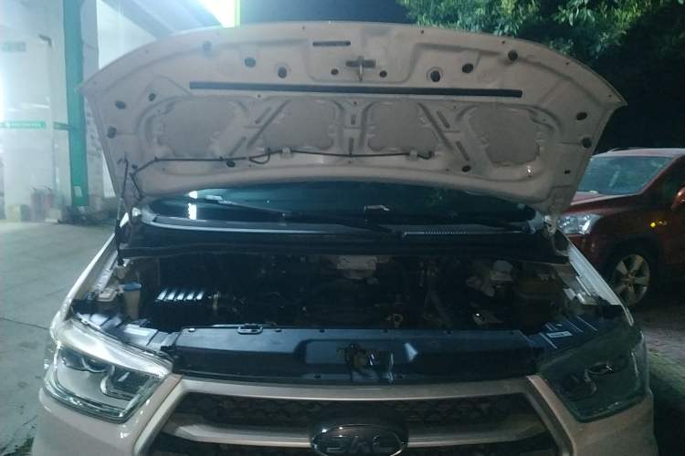 Used JAC Refine M4 2018 2.0L Manual Express Version Engine Bay