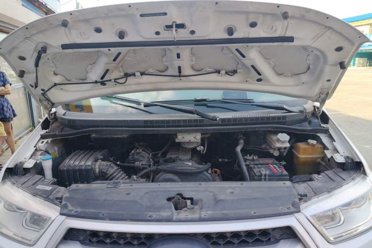 Used JAC Refine M4 2018 2.0L Manual Express Version Engine Bay