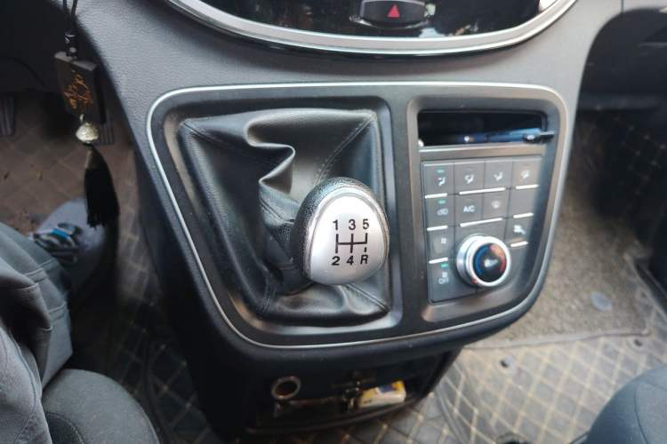 Used JAC Refine M4 2018 2.0L Manual Express Version Gear Lever