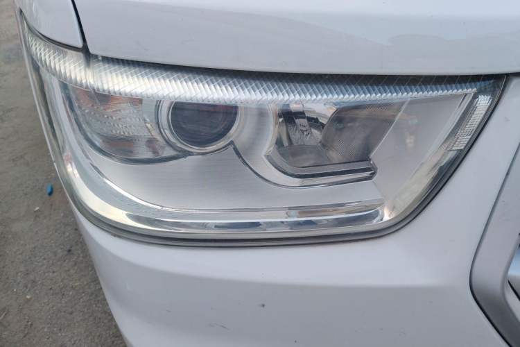 Used JAC Refine M4 2018 2.0L Manual Express Version Right Front Headlight