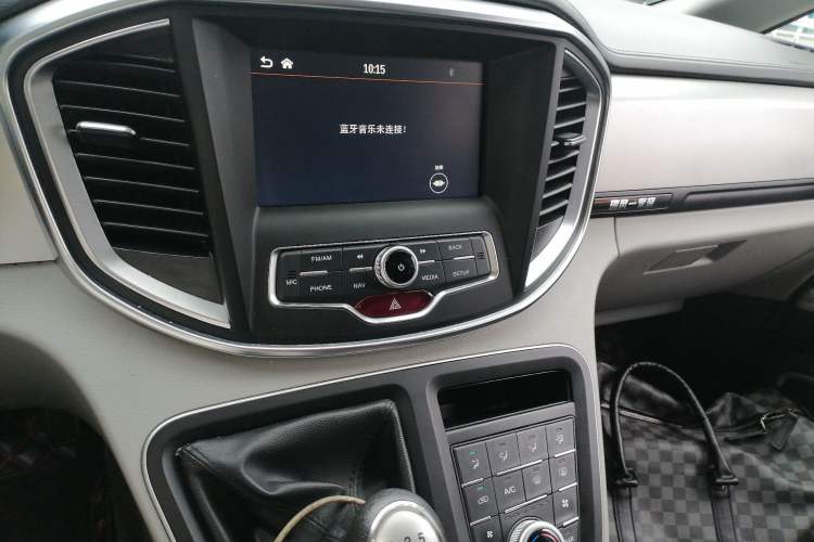 Used JAC Refine M4 2019 Joyful Series 2.0L Manual Comfort Model China VI Standard Audio And AC Panel