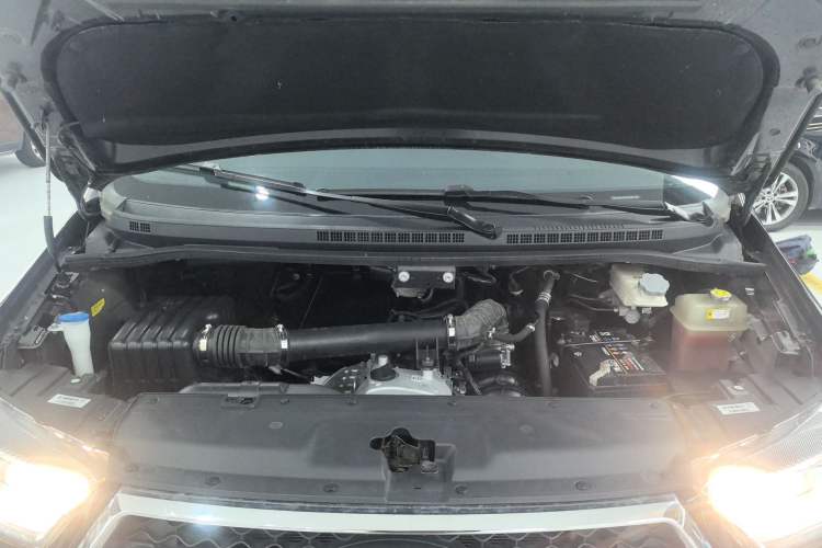 Used JAC Refine M4 2019 Business Series 2.0L Manual - China VI Standard Engine Bay