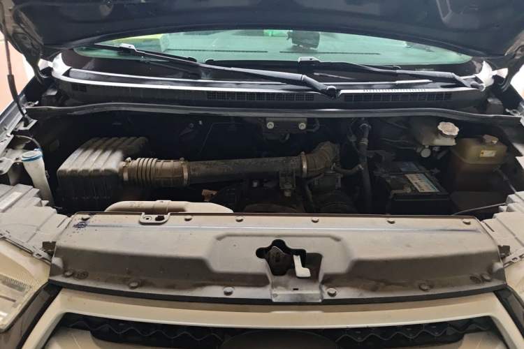 Used JAC Refine M4 2019 Business & Travel Series 2.0L Manual Speed Edition China VI Standard Engine Bay