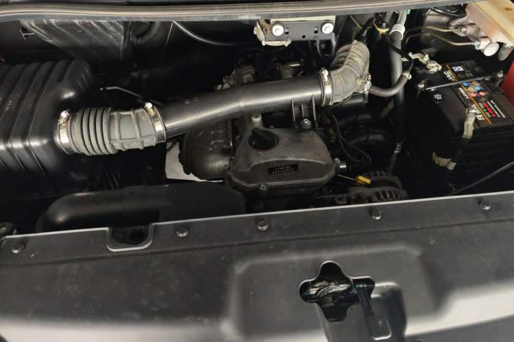 Used JAC Refine M4 2019 Business Series 2.0L Manual - China VI Standard Engine Bay