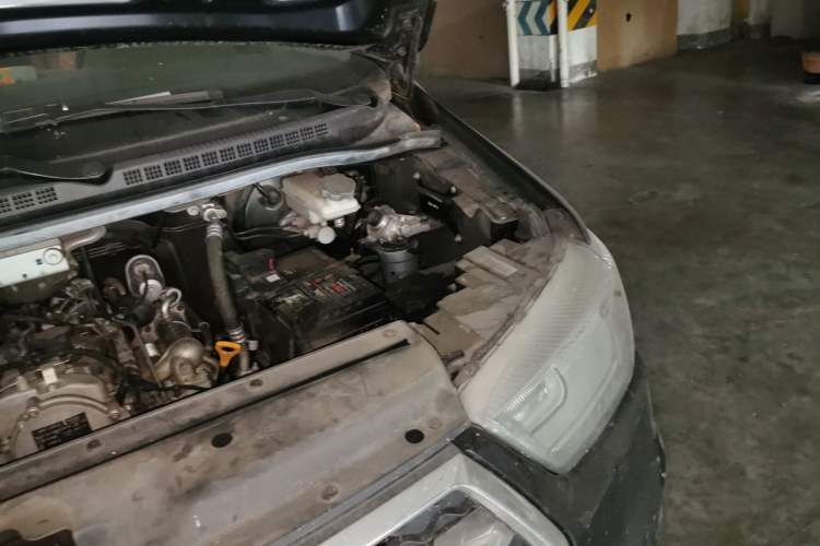 Used JAC Refine M4 2019 Business & Travel Series 1.9T Diesel Manual Comfort Model Engine Bay Left