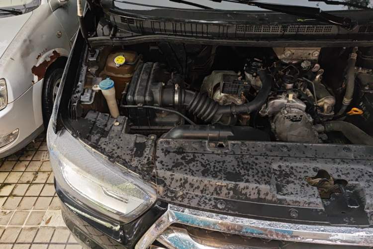 Used JAC Refine M4 2019 Business Series 1.9T Diesel Manual Business Edition Engine Bay Right
