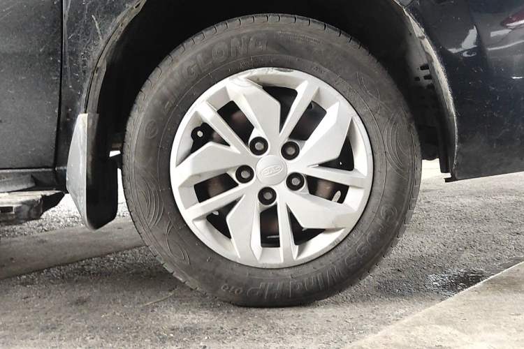 Used JAC Refine M4 2019 Business & Travel Series 2.0L Manual Comfort Model China VI Exterior 7
